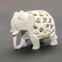 Speckstein - Elefant in Elefant, R&uuml;ssel unten, 6,25 cm.