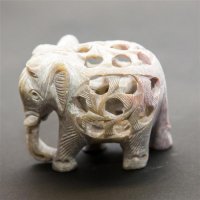 Speckstein - Elefant in Elefant, R&uuml;ssel unten, 5 cm.