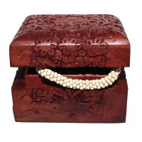 Box "K.T." aus Palisanderholz,ca. 10x10 cm