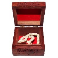 Box "K.T." aus Palisanderholz,ca. 10x10 cm