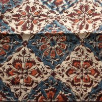 Kalamkari- Bandanatuch, 55x55 cm. Braun-Blau-Rot