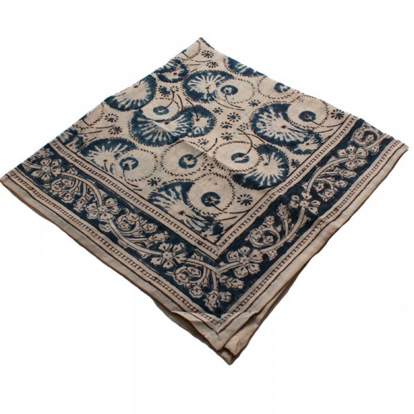 Kalamkari- Bandanatucher, 55x55 cm. Indigoblau mit Blumen