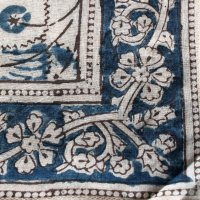 Kalamkari- Bandanatucher, 55x55 cm. Indigoblau mit Blumen