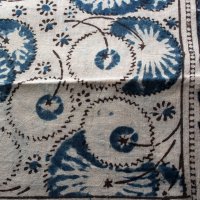 Kalamkari- Bandanatucher, 55x55 cm. Indigoblau mit Blumen